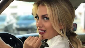 Ναι ή όχι; Η Κωνσταντίνα Σπυροπούλου με το κολάν με διαφάνειες που σχολιάστηκε αρνητικά