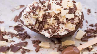 Η τέλεια συνταγή για πασχαλινό σοκολατένιο αυγό χωρίς ζάχαρη