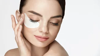 Οι νέες μάσκες προσώπου και ματιών που "ξαναγεμίζουν" την επιδερμίδα με ζωντάνια