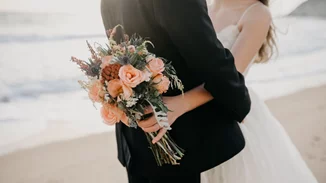 Νυφική ανθοδέσμη | Ποια λουλούδια να επιλέξεις ανάλογα με την εποχή