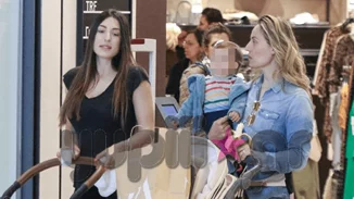 Ελεονώρα Μελέτη & Φλορίντα Πετρουτσέλι | Με τις κόρες τους για ψώνια! Πού τις εντόπισε ο φωτογραφικός φακός;