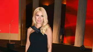 Η νονά Ελένη Μενεγάκη | Δες την κούκλα 27χρονη βαφτισιμιά της (pics)