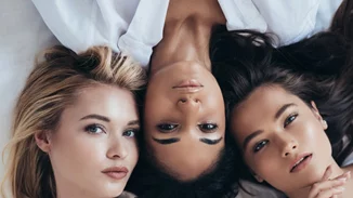 Οι 15 τροφές που χρειάζονται οι γυναίκες για λαμπερό δέρμα γεμάτο υγεία