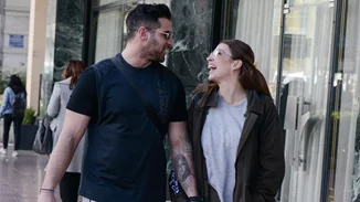 Ελένη Χατζίδου | Έξοδος με oversized T-shirt μετά την είδηση της εγκυμοσύνης της