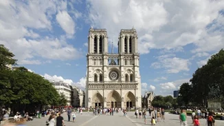 #NotreDame | Η σκέψη όλου του κόσμου στην Παναγία των Παρισίων