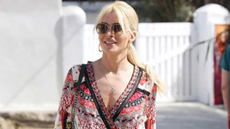 Κατερίνα Καινούργιου | Δες τι φόρεσε στα σοκάκια της Μυκόνου