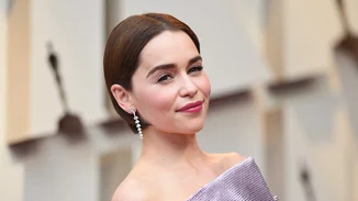 H Emilia Clarke αποκαλύπτει τα δικά της μυστικά ομορφιάς σαν Global Ambassador της Clinique