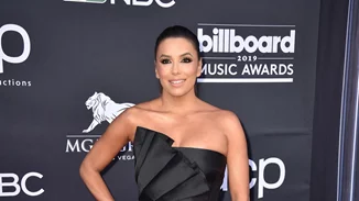 Η Eva Longoria έφτασε στις Κάννες και λιώσαμε με την φωτογραφία της