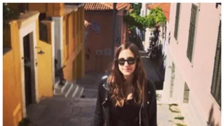 Φωτεινή Αθερίδου | Σηκώνει τη μπλούζα και μας δείχνει τη φουσκωμένη της κοιλίτσα!