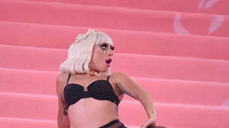 Lady Gaga | Ποζάρει γυμνή στο εξώφυλλο του Paper Magazine