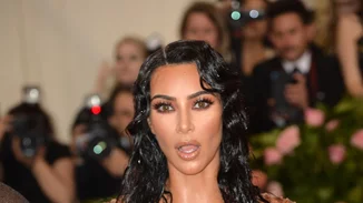 Το προϊόν που φόρεσε η Kim Kardashian στο μπούστο της και έδειχνε... τόσο τέλειο!