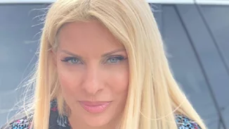 Ελένη Μενεγάκη | Η φωτογραφία από το καμαρίνι της με το δώρο που δέχθηκε