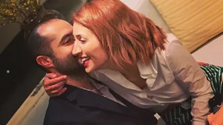 Μαρία Ηλιάκη | Αυτός ο έρωτας τής πάει πολύ και αυτό βγαίνει προς τα έξω (για παράδειγμα δες και τα μαλλιά της)