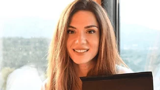 Βάσω Λασκαράκη | Η νέα φωτογραφία με τη βέρα της (και το cool ντύσιμο που πρέπει να δεις)