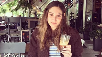 Η Φωτεινή Αθερίδου ποζάρει με μαγιό | Δες το σχέδιο που επέλεξε στον πέμπτο μήνα της εγκυμοσύνης