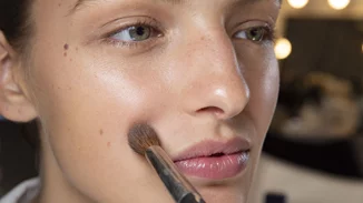 Σου φαίνεται βαρύ το μέικ απ σου, τώρα που μπαίνει το καλοκαίρι; Όχι πια!