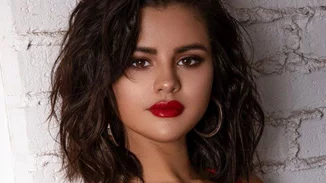 Selena Gomez | Σχεδιάζει τα δικά της μαγιό και μας εμπνέει