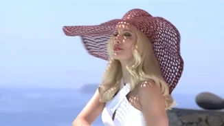 Ελένη Μενεγάκη | Η πόζα με την κοιλιά έξω με αφορμή την ονομαστική της εορτή