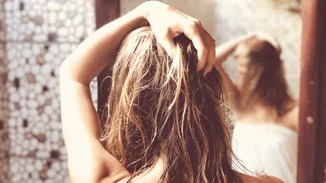 Ξηρά μαλλιά που σπάνε | Ποιοι είναι οι ένοχοι και οι σωτήρες