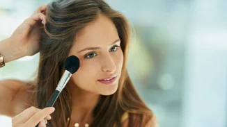 Ο σωστός τρόπος να φορέσεις το ρουζ ανάλογα με το σχήμα του προσώπου σου