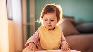 Αν τα ακούς όταν είναι μικρά, θα σε ακούνε κι εκείνα όταν μεγαλώσουν