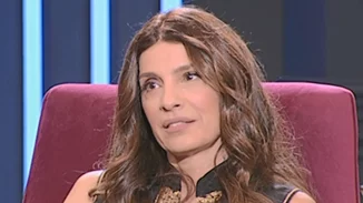 Πόπη Τσαπανίδου | Η απώλεια του συζύγου της από ηλεκτροπληξία & η ζωή με τις 3 κόρες της