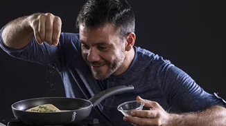 Ευτύχης Μπλέτσας | «Με την Ηλέκτρα γνωριστήκαμε online. Πλέον θα ταξιδεύουμε μαζί με την κόρη μας!»