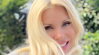 Ελένη Μενεγάκη | Ποζάρει με μαγιό! Δείτε την φωτογραφία