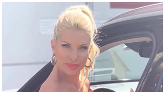 Η Ελένη Μενεγάκη με εξώπλατο maxi φόρεμα | Ναι ή όχι;