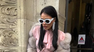 Κόνι Μεταξά | Η γυμνή πόζα στο μπαλκόνι με την οποία έγινε χαμός από likes και σχόλια