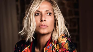 Άννα Βίσση | Οι φωτογραφίες δίπλα στην τεράστια και εντυπωσιακή πισίνα της