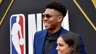 Γιάννης Αντετοκούνμπο | Αναδείχθηκε MVP στο NBA, έχοντας μαζί την σύντροφό του