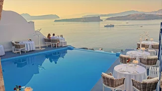 Πας Σαντορίνη; Βρήκαμε το εστιατόριο με την πιο όμορφη θέα στην Καλντέρα