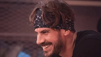 Άκης Πετρετζίκης | Δίνει την καλύτερη συνταγή για pancakes με γιαούρτι