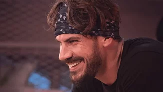 Άκης Πετρετζίκης | Βόλτα με τον Αχιλλέα στους ώμους του - Δείτε τη χαρούμενη στιγμή μπαμπά και γιου