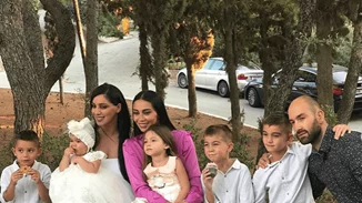 Βασίλης Σπανούλης και Ολυμπία Χοψονίδου | Ποζάρουν με τα πέντε παιδιά τους με αφορμή ένα υπέροχο γεγονός!