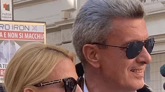 Επέτειος γάμου για Νίκο Χατζηνικολάου και Κρίστυ Τσολακάκη | Η αδημοσίευτη φωτογραφία από τον γάμο