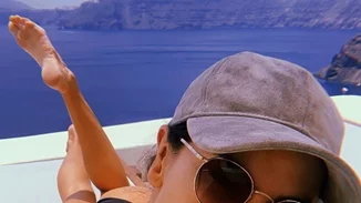 Alessandra Ambrosio | Στην Σαντορίνη για διακοπές