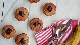 Συνταγή για μάφινς με μπανάνα και σοκολάτα, έτοιμα σε 5'