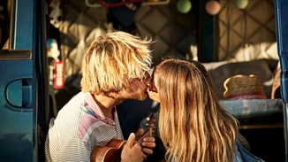 Έτσι εξηγείται γιατί κλείνουμε τα μάτια όταν φιλιόμαστε