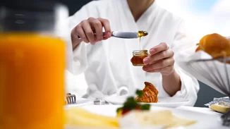 8 αλλαγές που θα δεις στο σώμα σου αν τρως κάθε μέρα μέλι