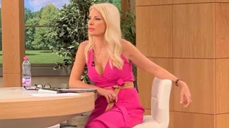 Ελένη Μενεγάκη | Η νέα απόδραση της στην Άνδρο & η θέα που απολαμβάνει