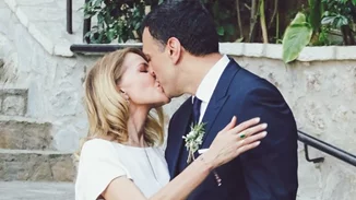 Τζένη Μπαλατσινού - Βασίλης Κικίλιας | Ποια ηθοποιός έπιασε τη γαμήλια ανθοδέσμη;