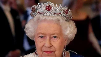 Η τιάρα της Βασίλισσας Ελισάβετ στο δείπνο με τον Trump είχε κάποιο μήνυμα