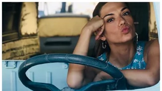 Βάσω Λασκαράκη |  To αγαπημένο της χρώμα σε ρούχα και παπούτσια