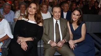 Τόλης Βοσκόπουλος -  Άντζελα Γκερέκου | Στο θέατρο με την πανέμορφη κόρη τους!