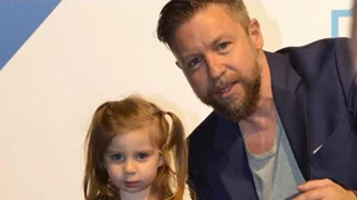 Γιάννης Βαρδής | Η κόρη του περίμενε στην πόρτα για να δει τον νεογέννητο αδερφό της!