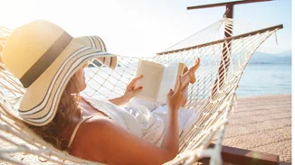 Τα καλύτερα βιβλία για την παραλία το καλοκαίρι 2019