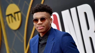 Γιάννης Αντετοκούνμπο | Το μήνυμα του για το #μένουμε_σπίτι