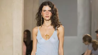 Τα looks που θα ενθουσιάσουν τις λάτρεις του μινιμαλισμού